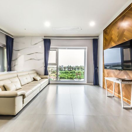 Gladsheim Hotel Сеогвипо Екстериор снимка