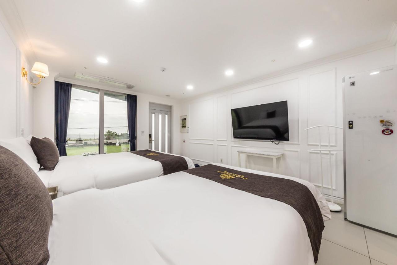 Gladsheim Hotel Сеогвипо Екстериор снимка