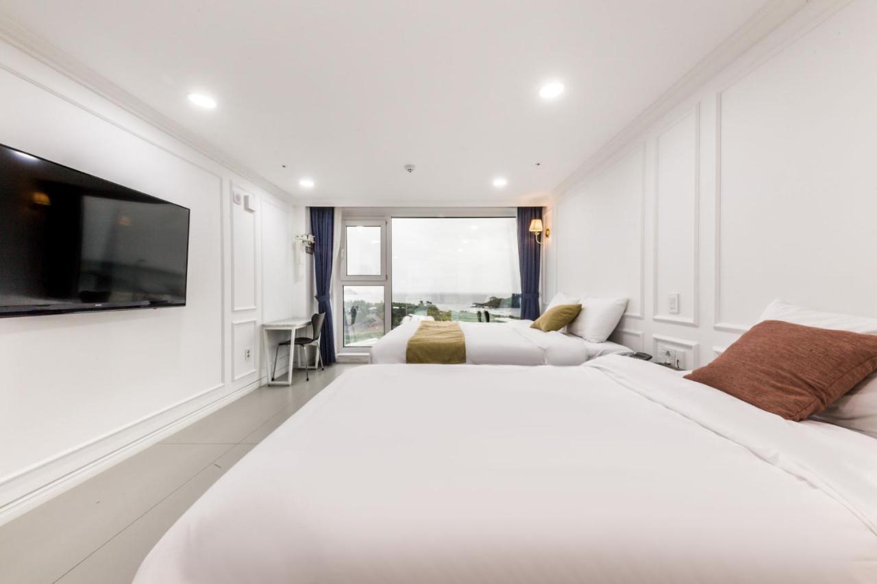 Gladsheim Hotel Сеогвипо Екстериор снимка