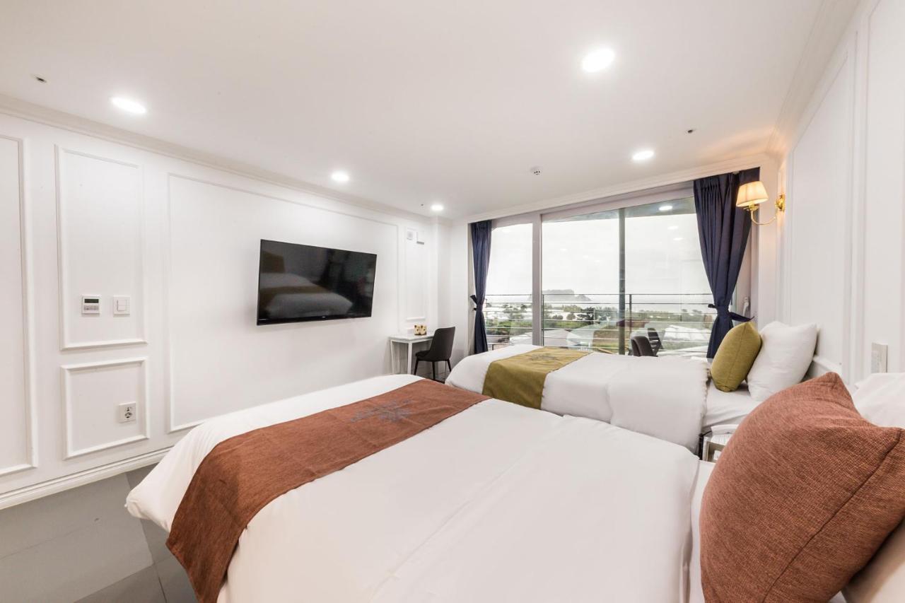 Gladsheim Hotel Сеогвипо Екстериор снимка