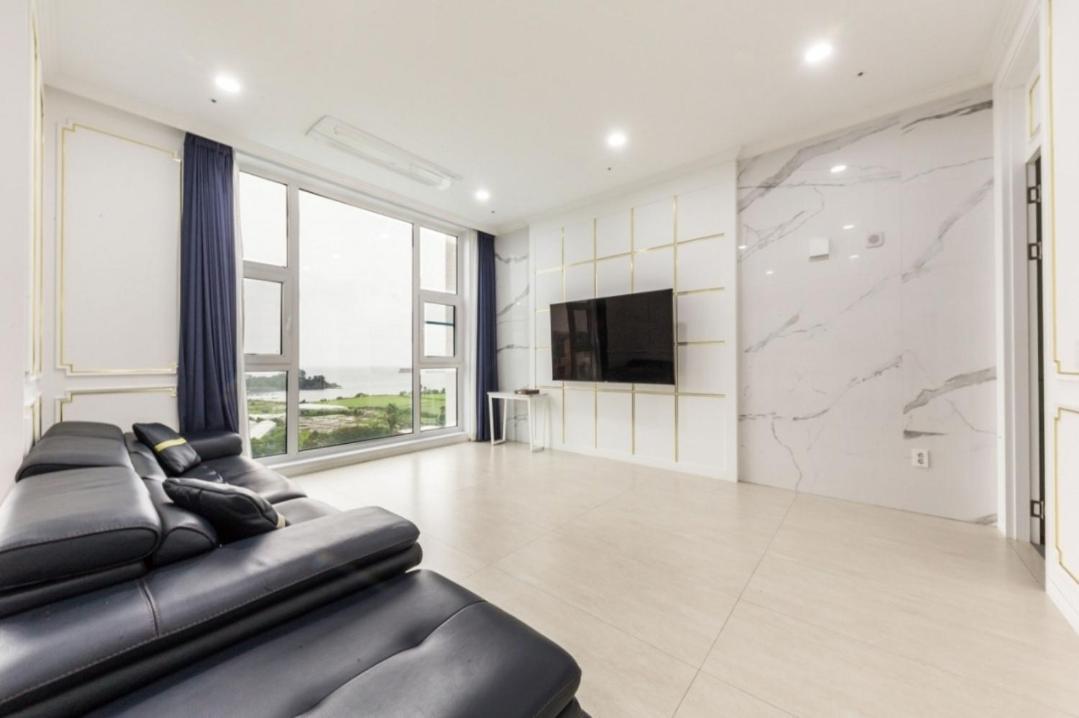 Gladsheim Hotel Сеогвипо Екстериор снимка