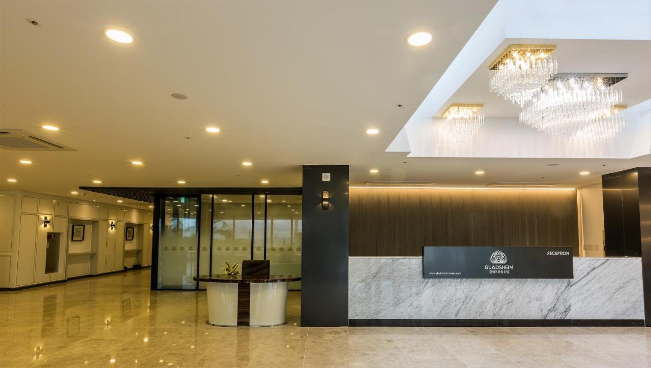 Gladsheim Hotel Сеогвипо Екстериор снимка