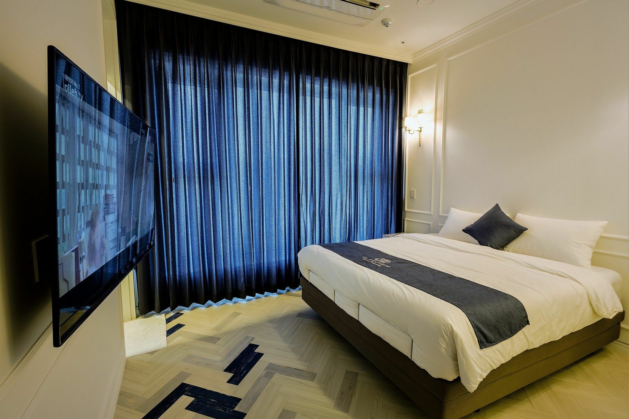 Gladsheim Hotel Сеогвипо Екстериор снимка