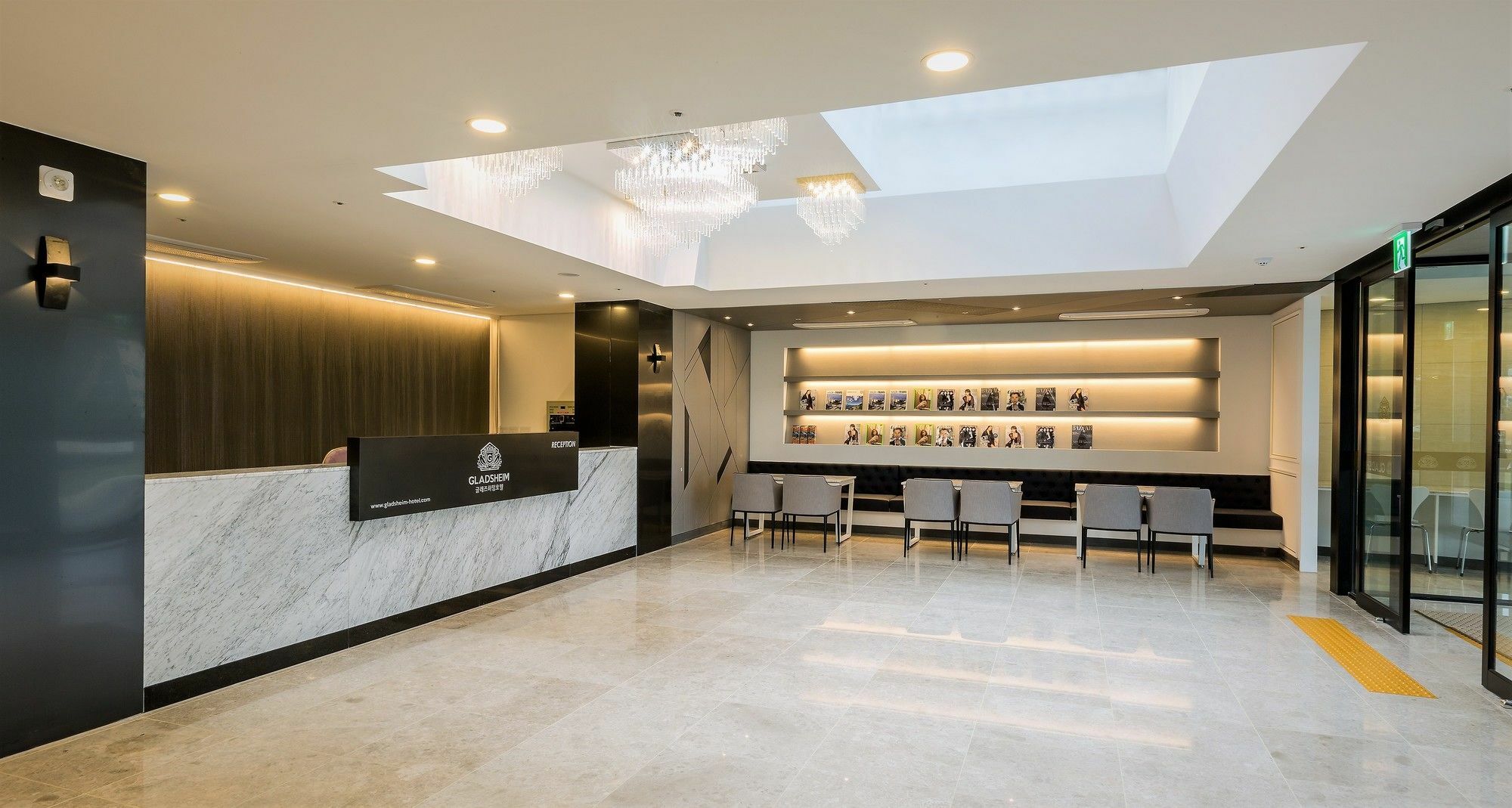 Gladsheim Hotel Сеогвипо Екстериор снимка
