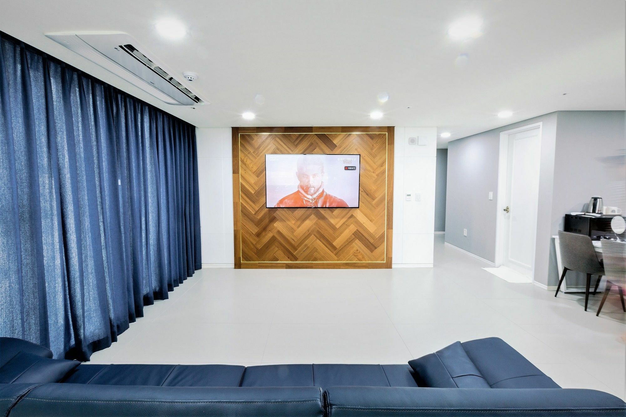 Gladsheim Hotel Сеогвипо Екстериор снимка