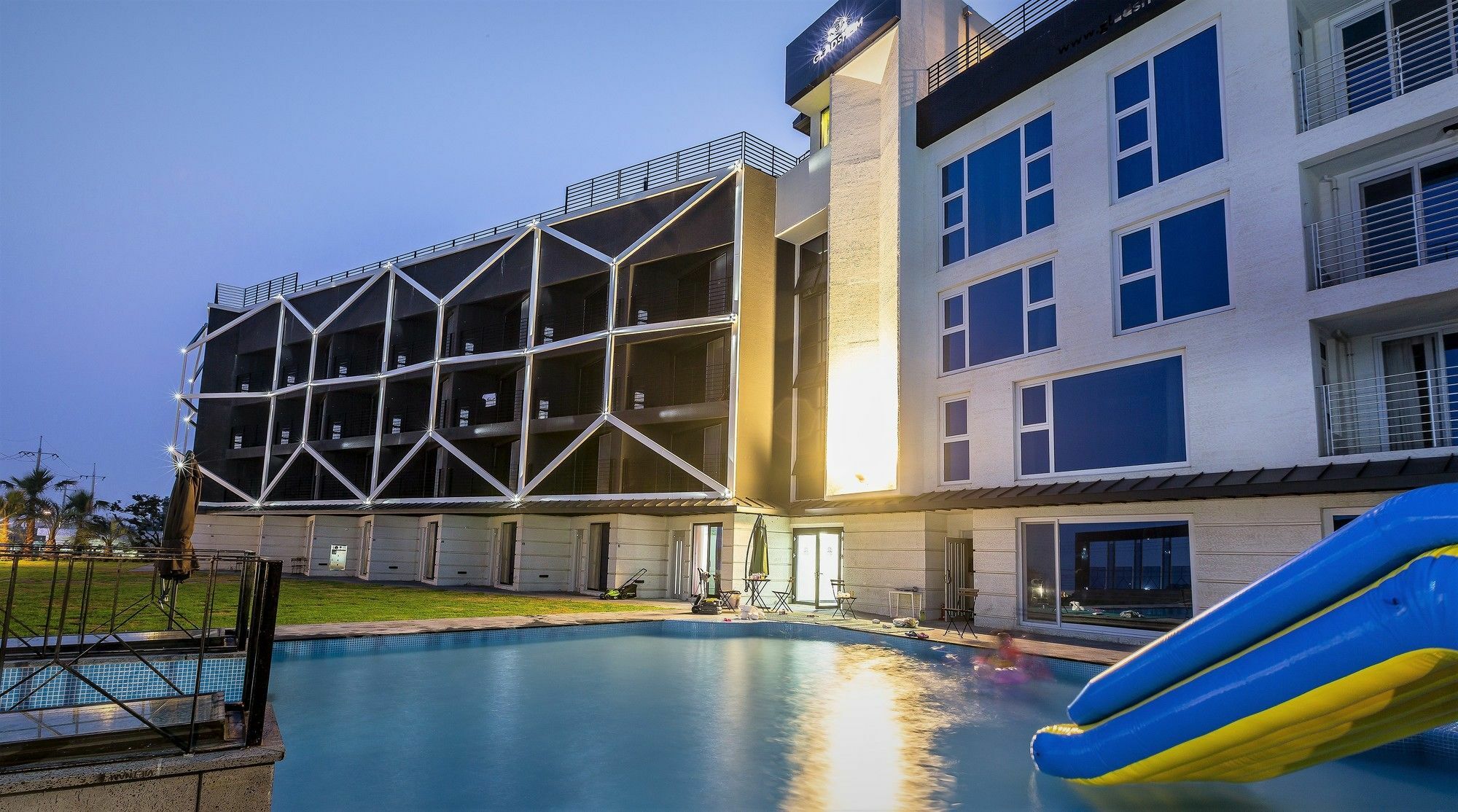 Gladsheim Hotel Сеогвипо Екстериор снимка
