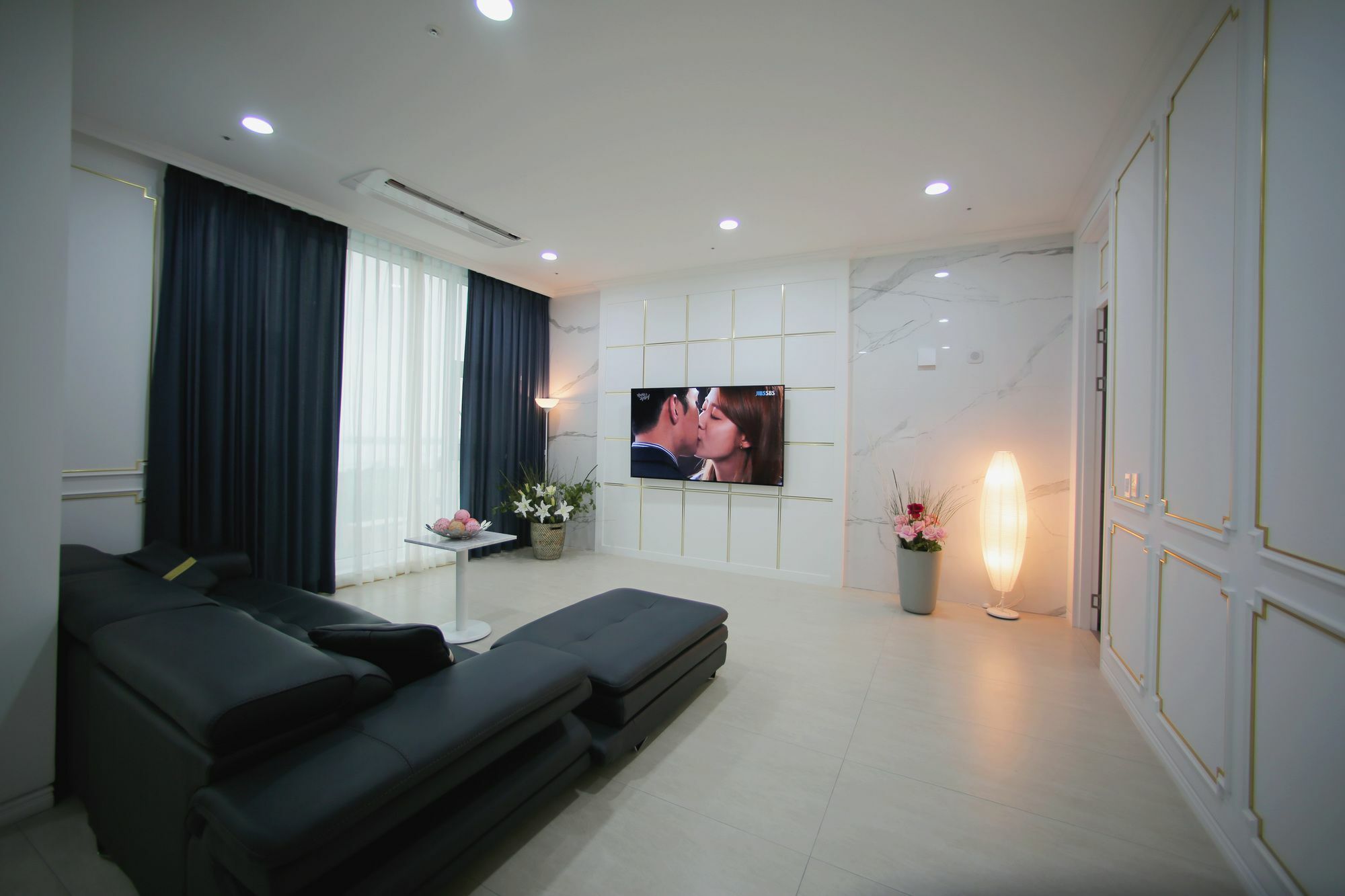 Gladsheim Hotel Сеогвипо Екстериор снимка